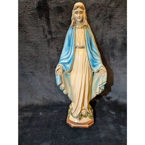 Depositato Italian chalk wear statue. 13H x 5W